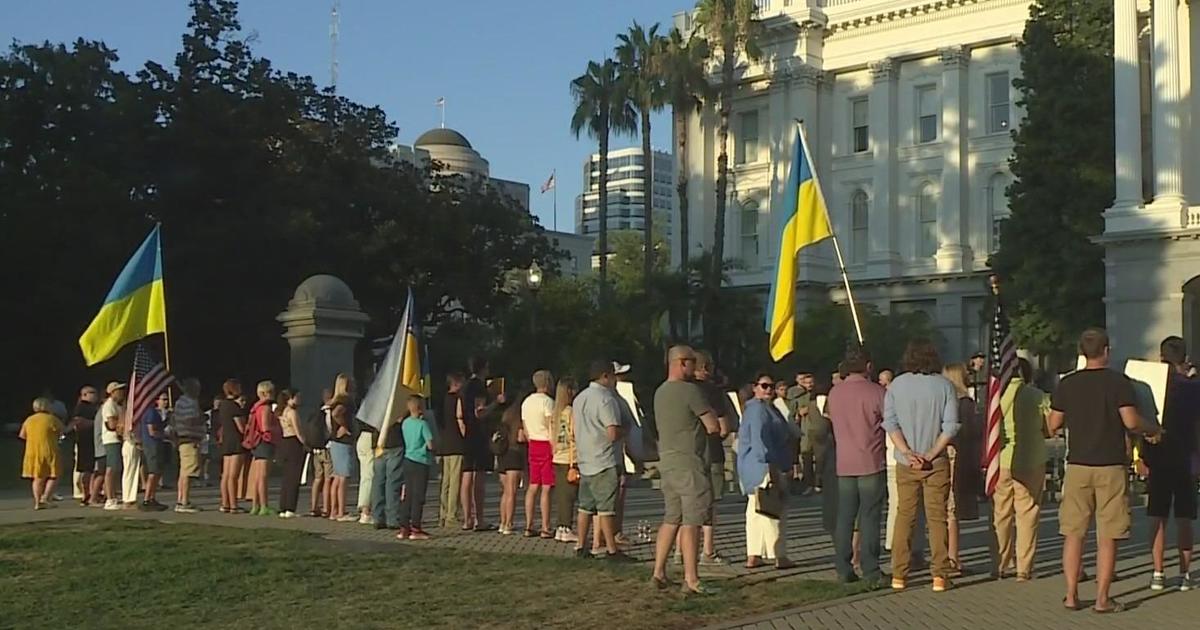 Demonstrators rally at California Capitol in support of Ukraine as Russian invasion hits 880th day