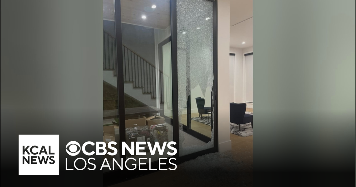 Burglars strike Encino neighborhood for the sixth time in a few weeks ...