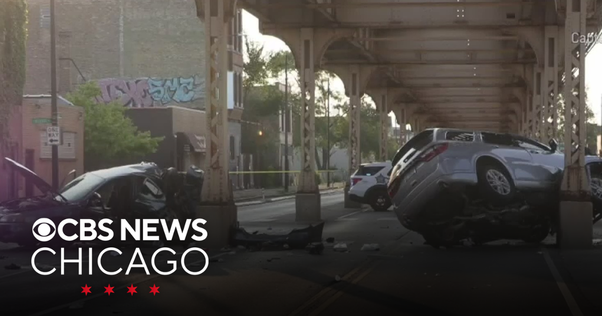 1 dead, 4 hurt in West Garfield Park crash - CBS Chicago