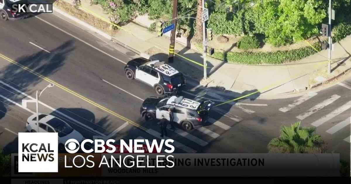 Man found stabbed to death in Woodland Hills - CBS Los Angeles