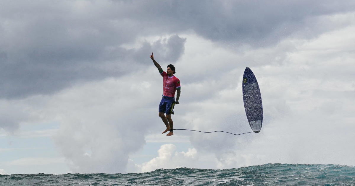 As stunning Olympic surfing photo goes viral, some question whether it