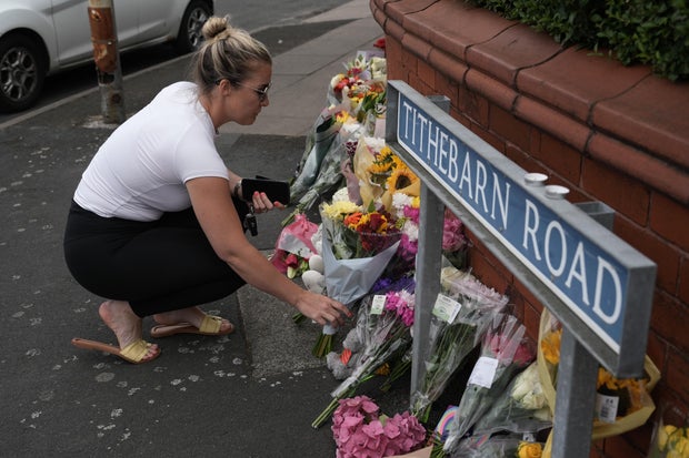 Homenagens prestadas à vítima de faca em Southport, de 17 anos