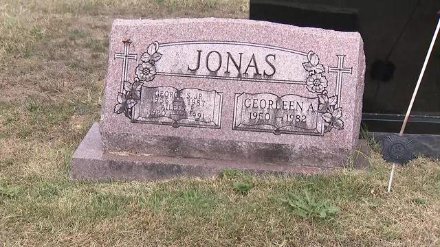 A gravestone bearing the last name "Jonas" with the first names George S. Jr., Aileen B. and Georleen A. 