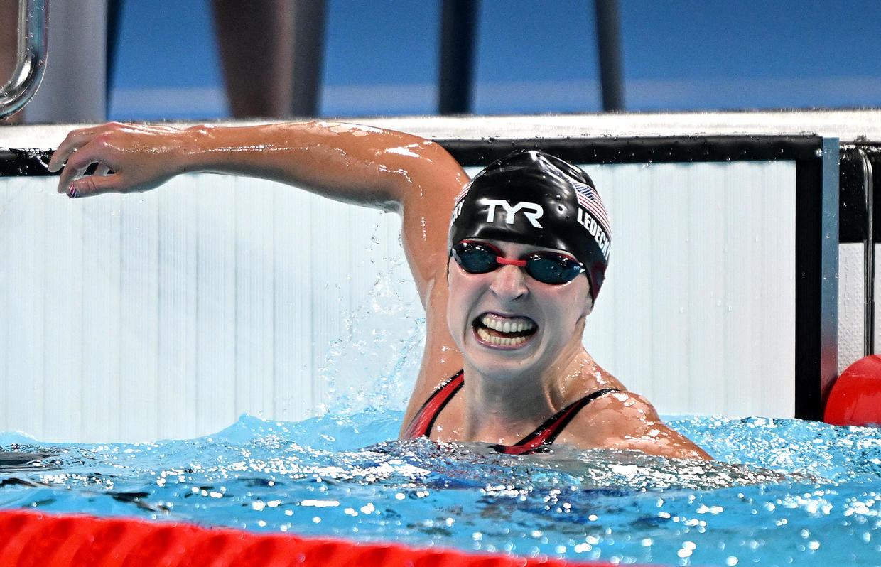 USA's Katie Ledecky wins gold in 1,500meter freestyle, claiming record