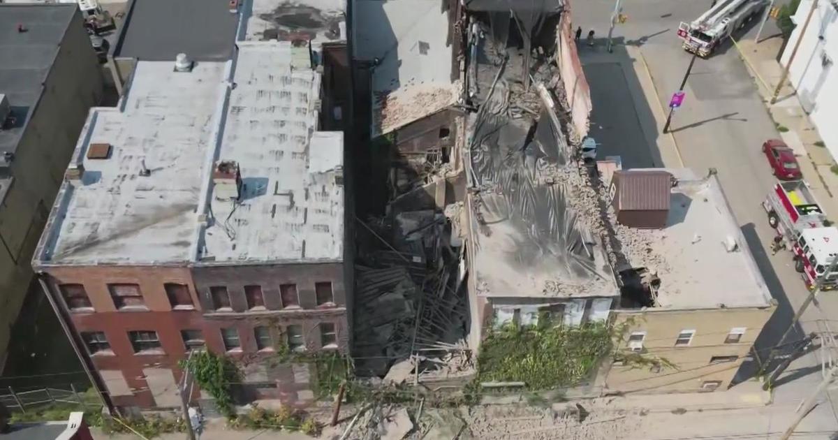 Building in Pittsburgh partially collapses