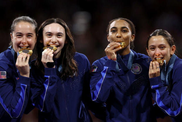 FENCING-OLY-PARIS-2024-MEDALS 