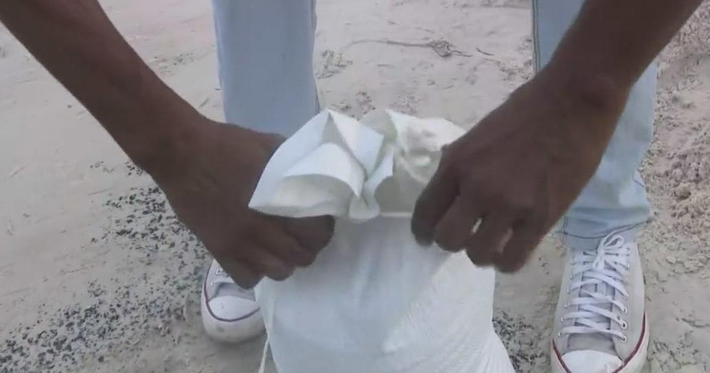 Fort Lauderdale residents stock up on sandbags ahead of weekend’s rain Fort Lauderdale residents stock up on sandbags ahead of weekend’s rain