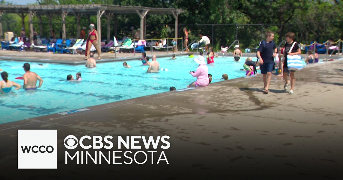 Twin Cities pools are packed as families look to cool off from heat - CBS Minnesota