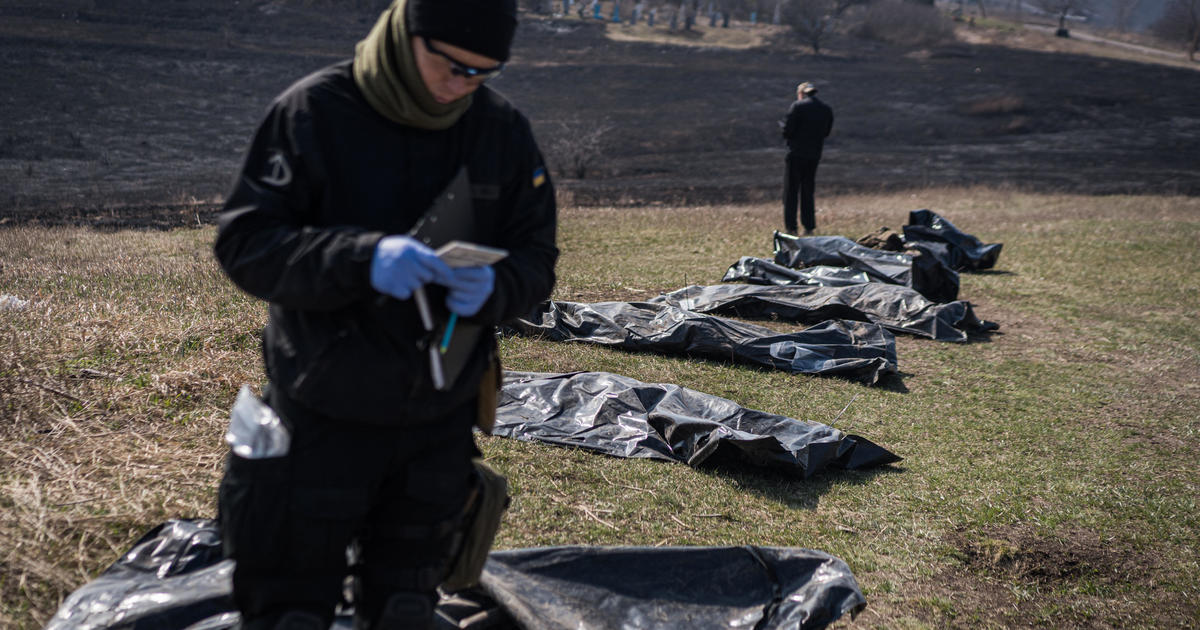 Ucrania y Rusia intercambian los cuerpos de casi 300 soldados en "uno de los mayores intercambios" de este tipo