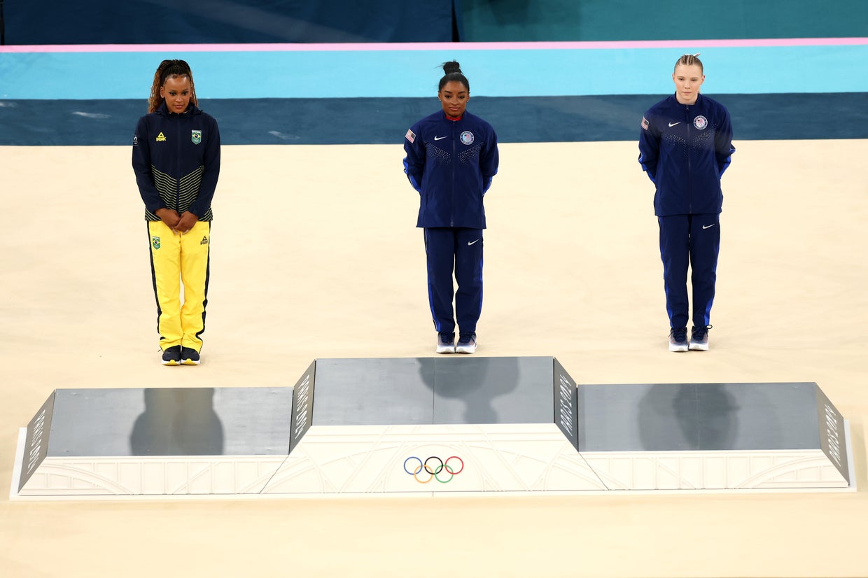 simone-biles-jade-carey-get-gold-and-bronze-in-olympic-vault-title