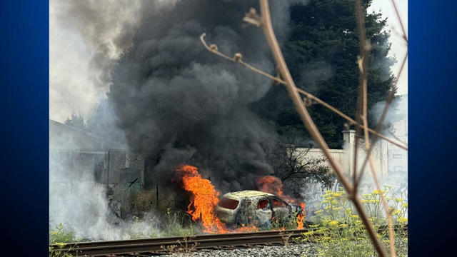 east-oakland-vehicle-fire-080524.jpg 