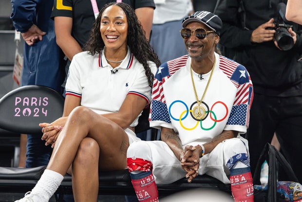 Snoop Dogg em jogo de basquete nos Jogos Olímpicos de Paris 2024