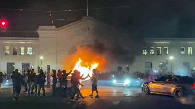 SF sideshow on Embarcadero 