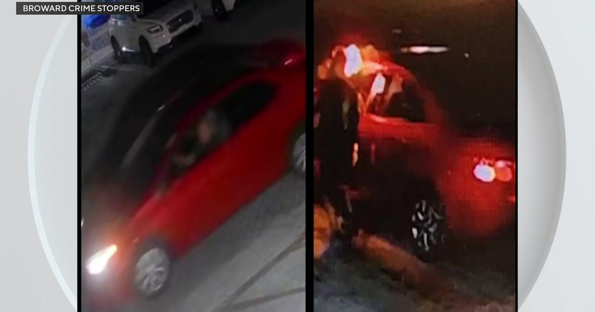 Police searching for man who threw Molotov cocktail at a Hollywood Broadwalk restaurant Police searching for man who threw Molotov cocktail at a Hollywood Broadwalk restaurant