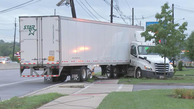 Jackknifed tractor trailer in Cinnaminson, New Jersey 