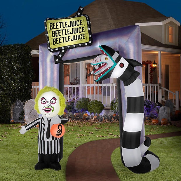 beetlejuice-inflatable-halloween-sams-club.jpg
