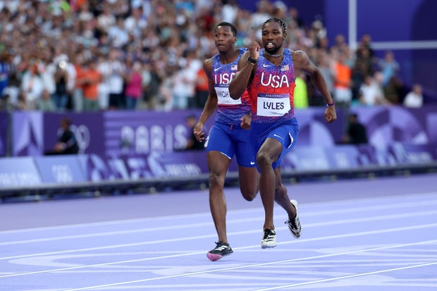 Noah Lyles, da equipe dos EUA, conquista o bronze na final dos 200m masculinos olímpicos