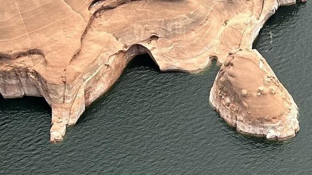 Utah's famous "Double Arch" geological formation collapses 