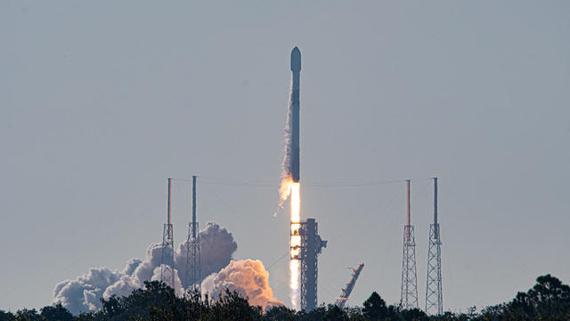 081024-starlink-8-3-launch.jpg 