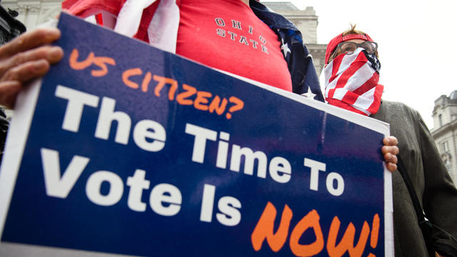 Democrats Abroad Look For American Voters In Piccadilly Circus 