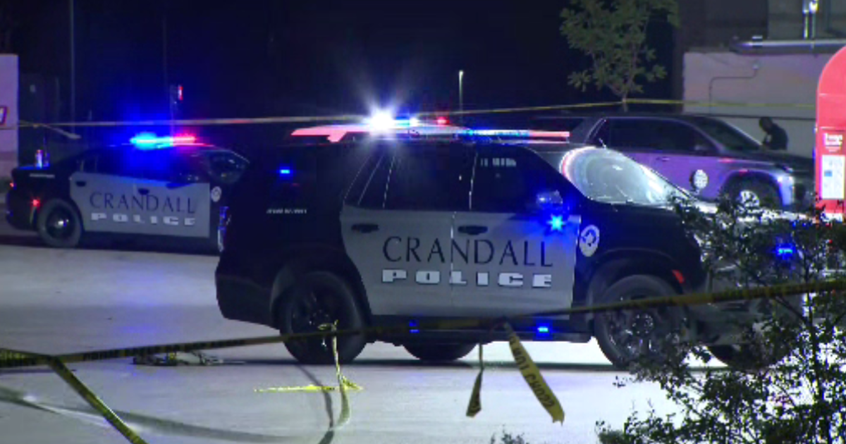 2 police officers shot, suspect dead after shooting at Crandall supermarket