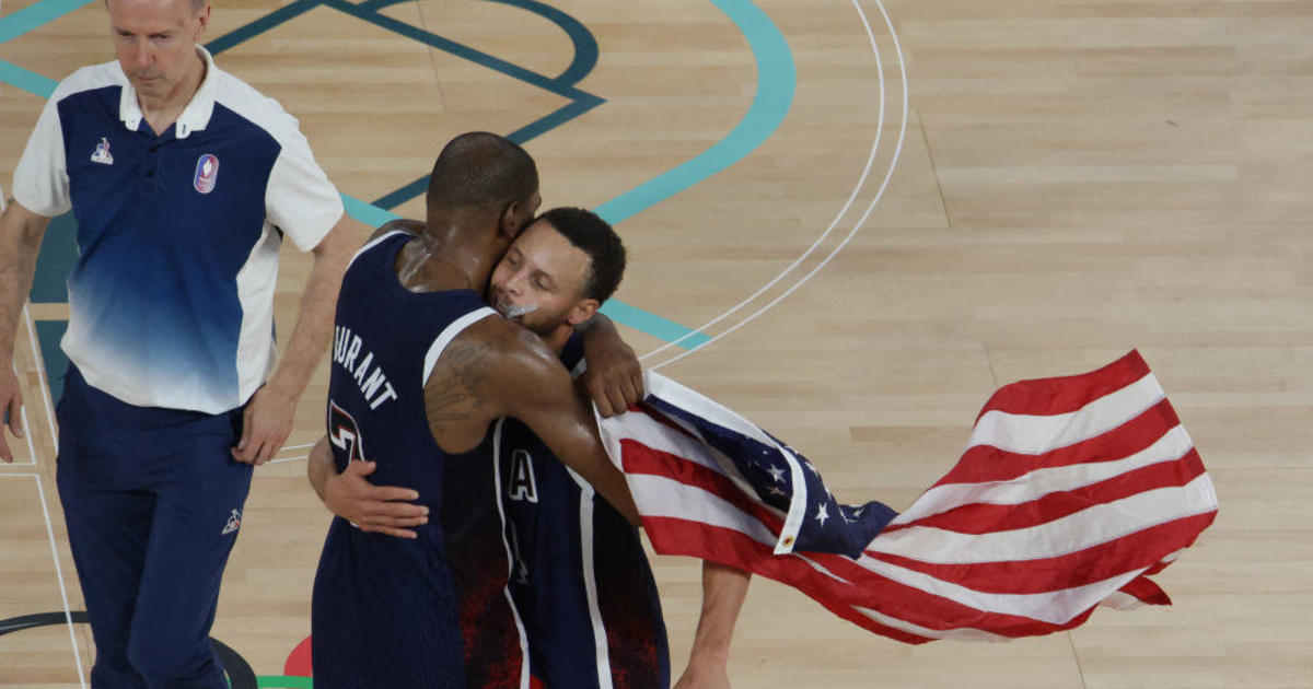 Team USA holds off France to win gold in Olympic men’s basketball thanks to Steph Curry’s heroics