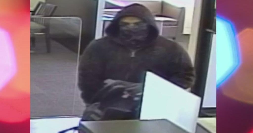Police and FBI looking for man who robbed Park Ridge bank - CBS Chicago