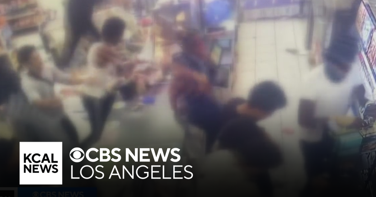 Mob of masked teens hit 7-Eleven in Pico-Robertson - CBS Los Angeles