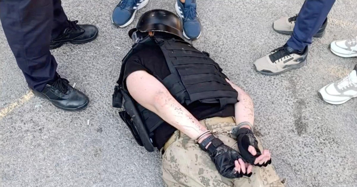 Teen wearing helmet and bulletproof vest livestreams stabbing rampage by mosque in Turkey, authorities say Teen wearing helmet and bulletproof vest livestreams stabbing rampage by mosque in Turkey, authorities say