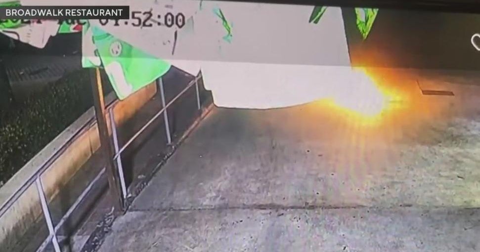 Arsonist targets Broadwalk Restaurant on Hollywood Beach for second time Arsonist targets Broadwalk Restaurant on Hollywood Beach for second time