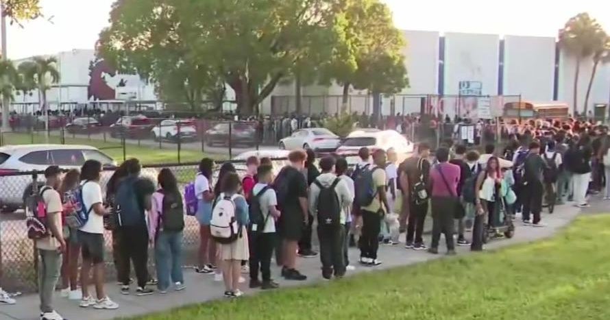 Broward high school students frustrated by metal detector delays