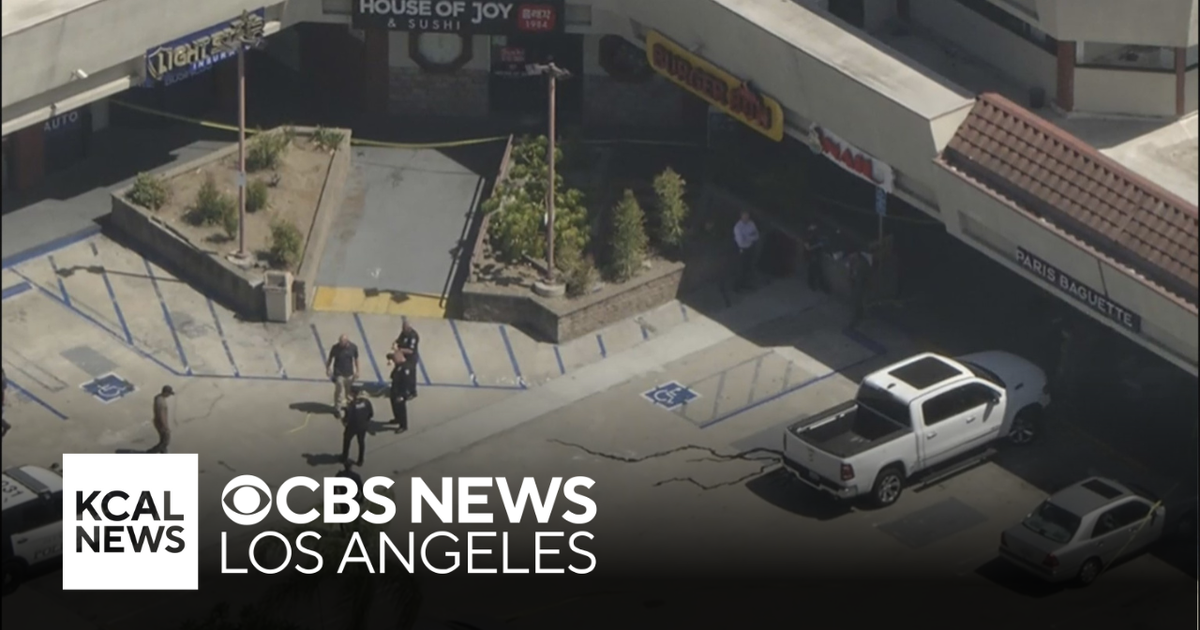 Glendale man shot to death in shopping center parking lot - CBS Los Angeles