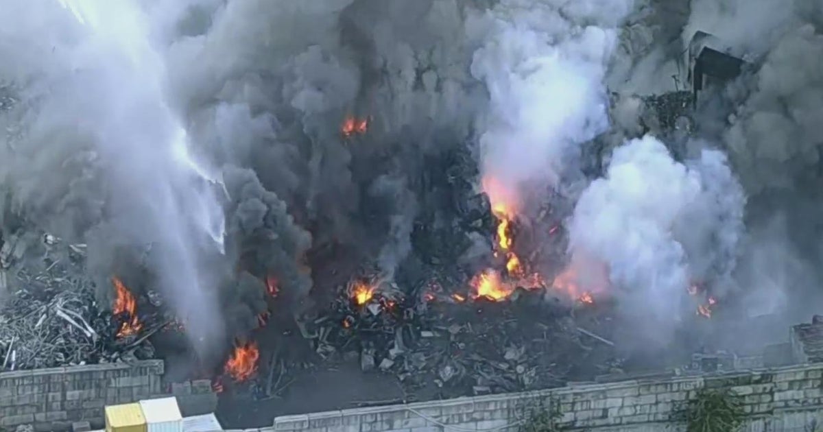 Firefighters battling massive blaze at Fort Worth scrap yard - CBS Texas
