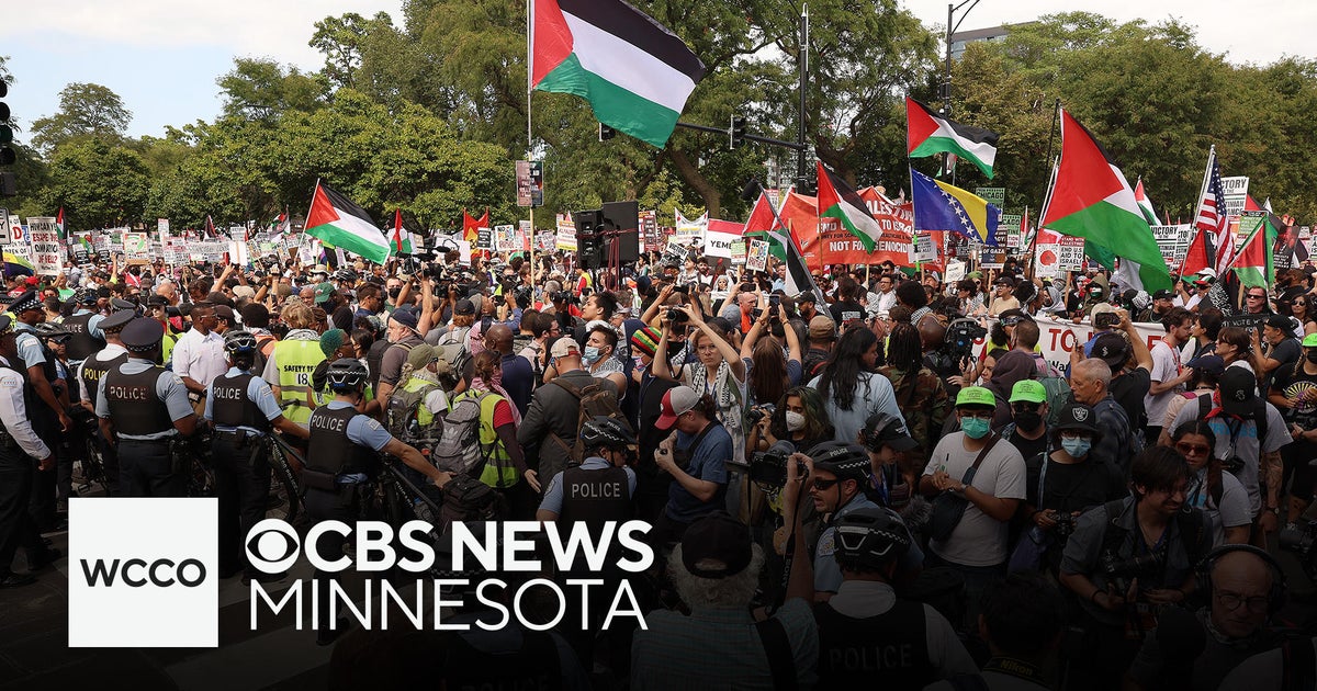 Protesters march through Chicago ahead of DNC's first day - CBS Minnesota