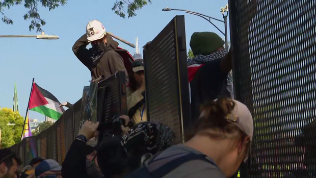 pro-palestinian-protest-fence-down.png 