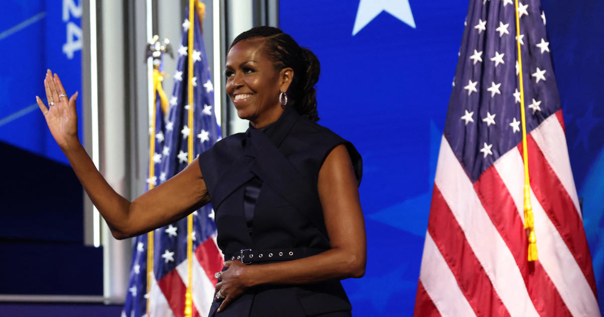 Michelle Obama, at DNC, pays tribute to her late mother and jabs at Trump