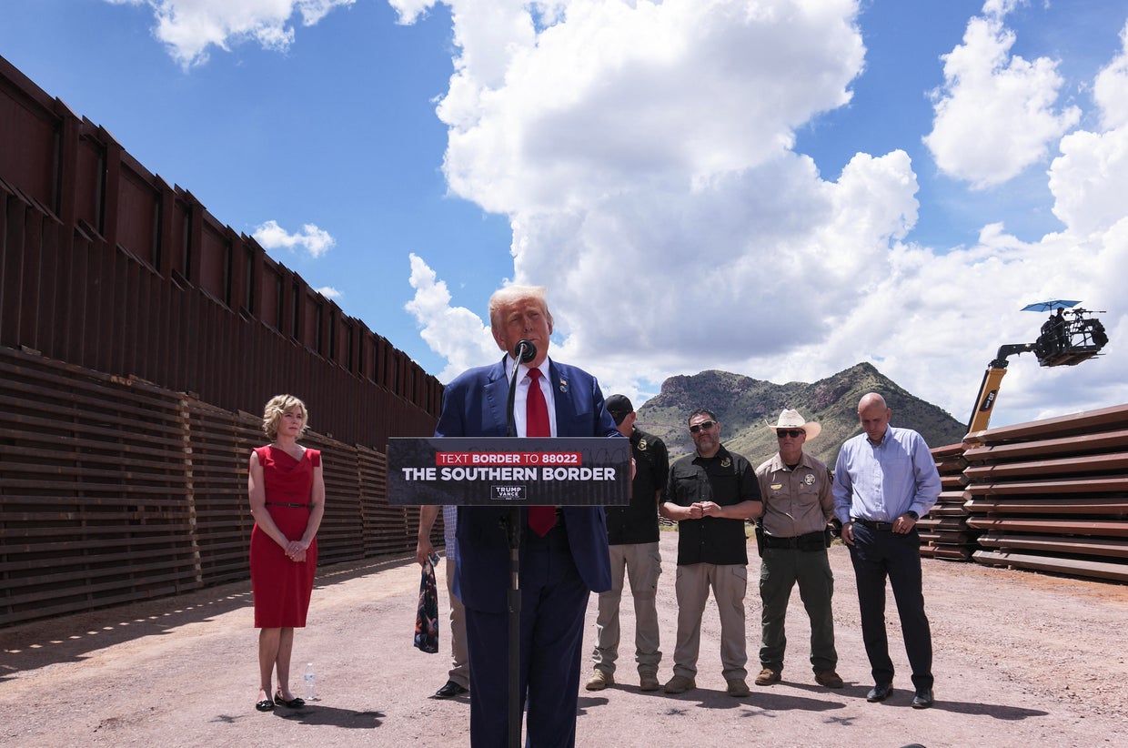 Trump visits border wall in Arizona, trades accusations with Democrats ...