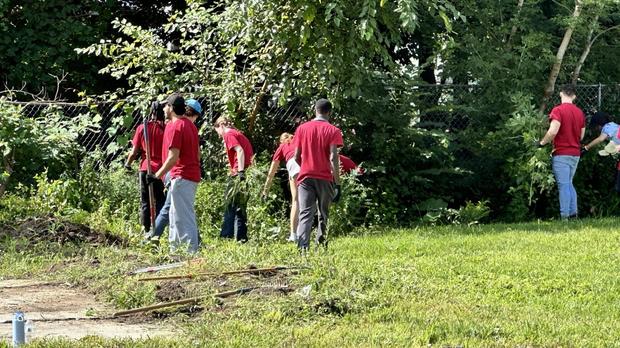 detroit-mercy-student-volunteers.jpg 