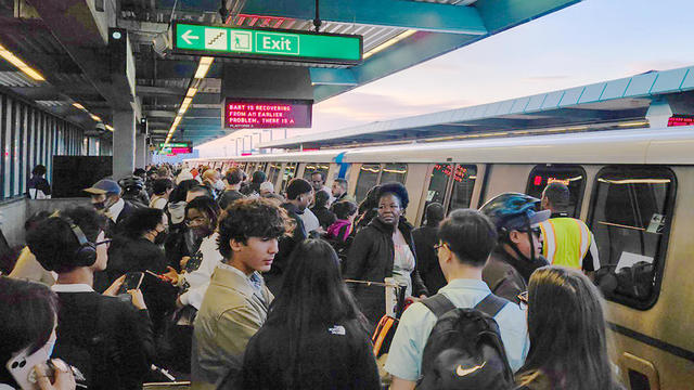 BART train arrives at West Oakland station 