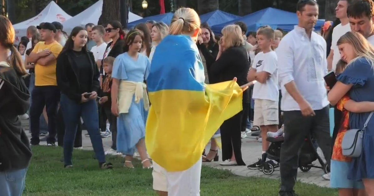 Hundreds of Ukrainians celebrate Independence Day at California State Capitol