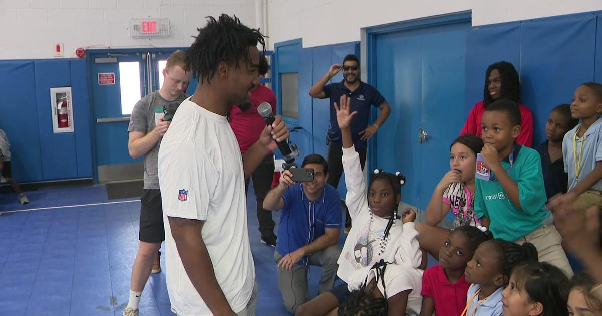 Miami Dolphins star Jaylen Waddle inspires children to save and smile