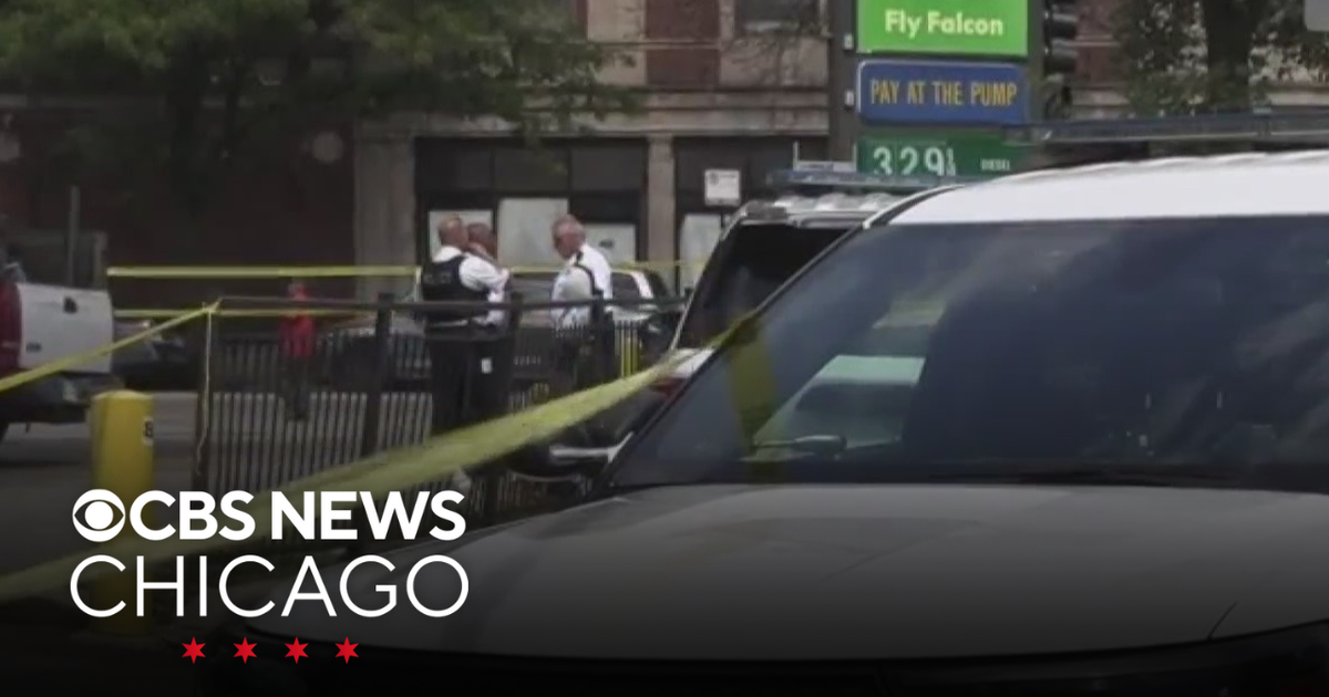 Man fatally stabs would-be robber at Chicago South Side gas station ...