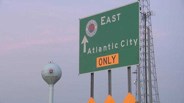 A sign on the Atlantic City Expressway eastbound pointing toward Atlantic City 