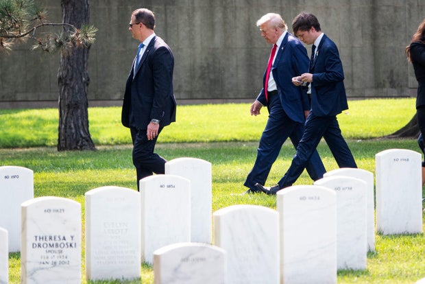 Donald Trump visite le cimetière national d'Arlington
