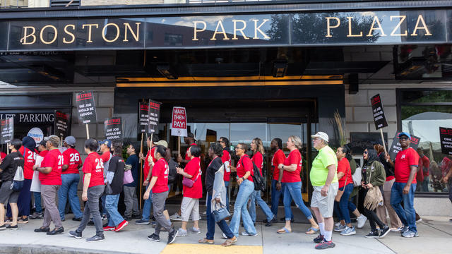 boston-hotel-strike-transfer-frame-1083.jpg 