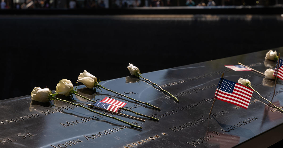 Nueva York hace una pausa para recordar a las víctimas del 11 de septiembre 23 años después de los ataques terroristas que alteraron la nación