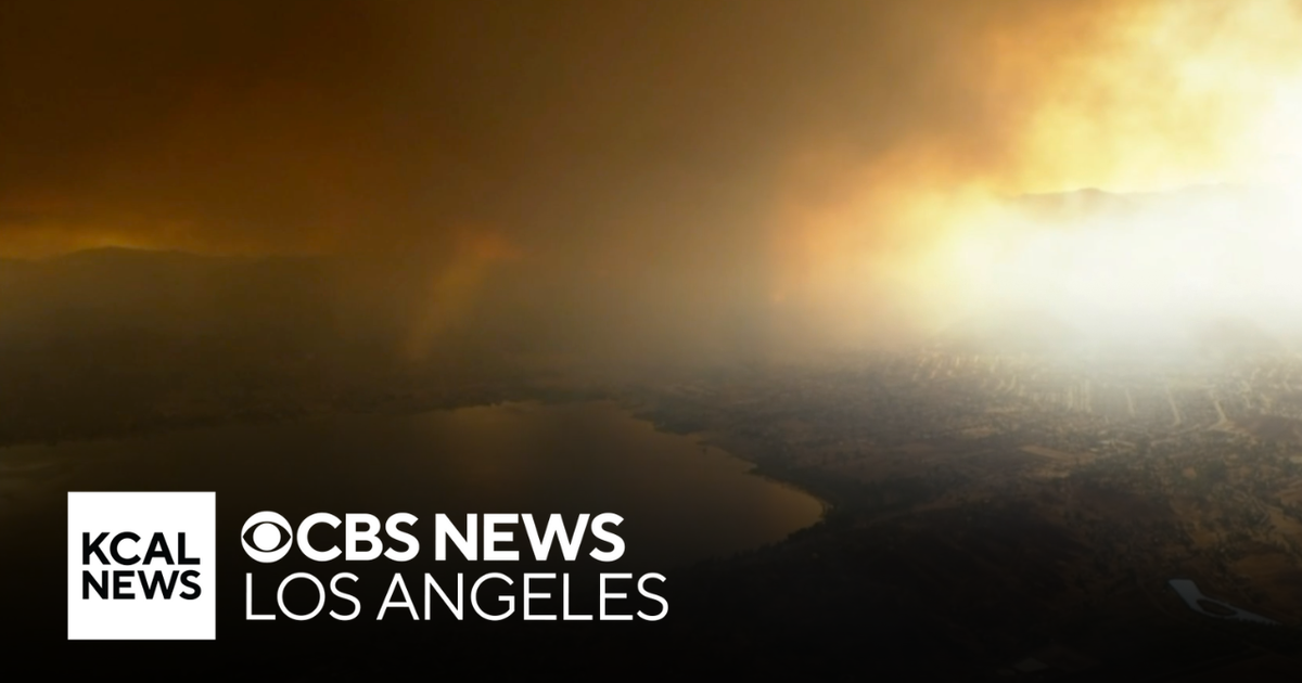 Airport Fire explodes in size as it begins to move towards homes in ...