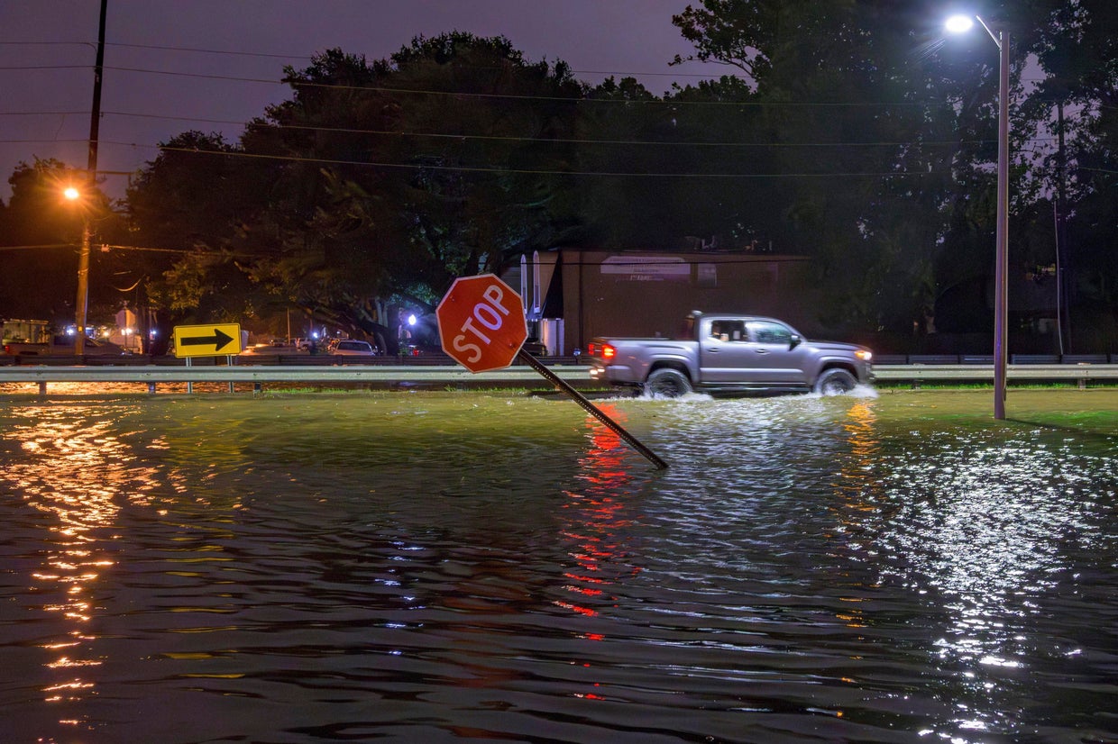 Francine lashes Louisiana, leaves hundreds of thousands without power ...