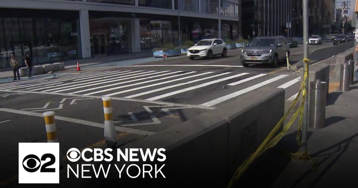 Pedestrian struck by cab in crosswalk on Lower East Side - CBS New York