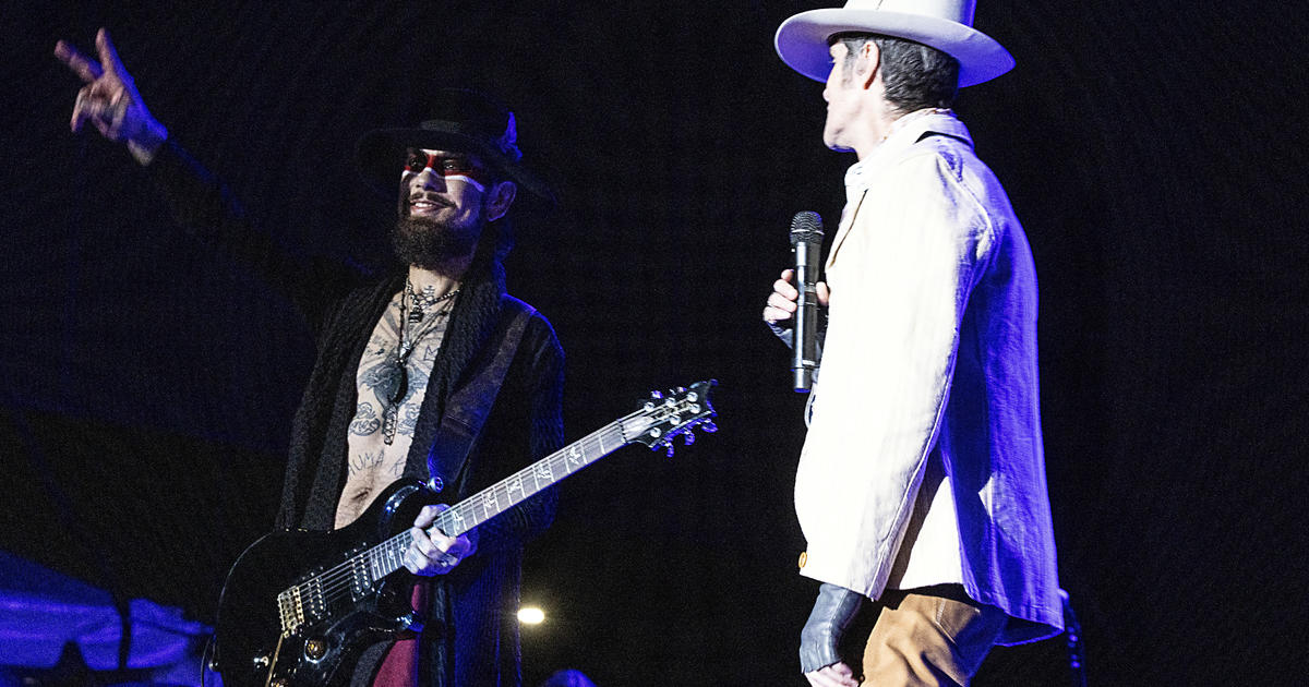 Jane’s Addiction cancels remainder of tour, apologizes after onstage altercation